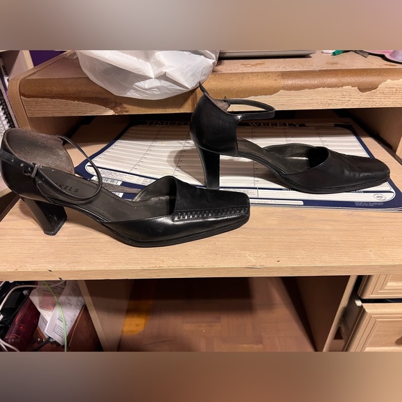 Black Heels - Picture 1 of 5